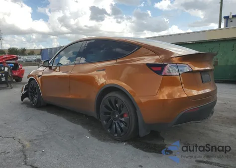 2022 Tesla Model Y z USA, uszkodzony, nr VIN 7SAYGDEF4NF529899
